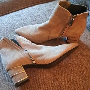 Steve Madden size 10 M Seude Grey Shoe Boot